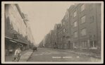 Het betreft het pand aan de linkerkant.
<br/>
Stadsarchief Amsterdam, omstreeks 1930